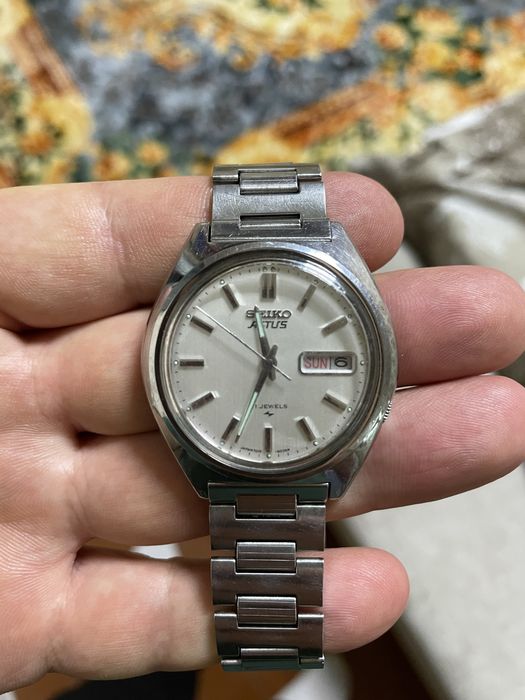 Продаю оригинальные часы