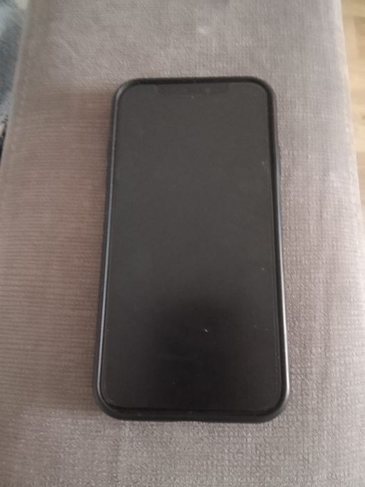 Продам телефон  Айфон 11