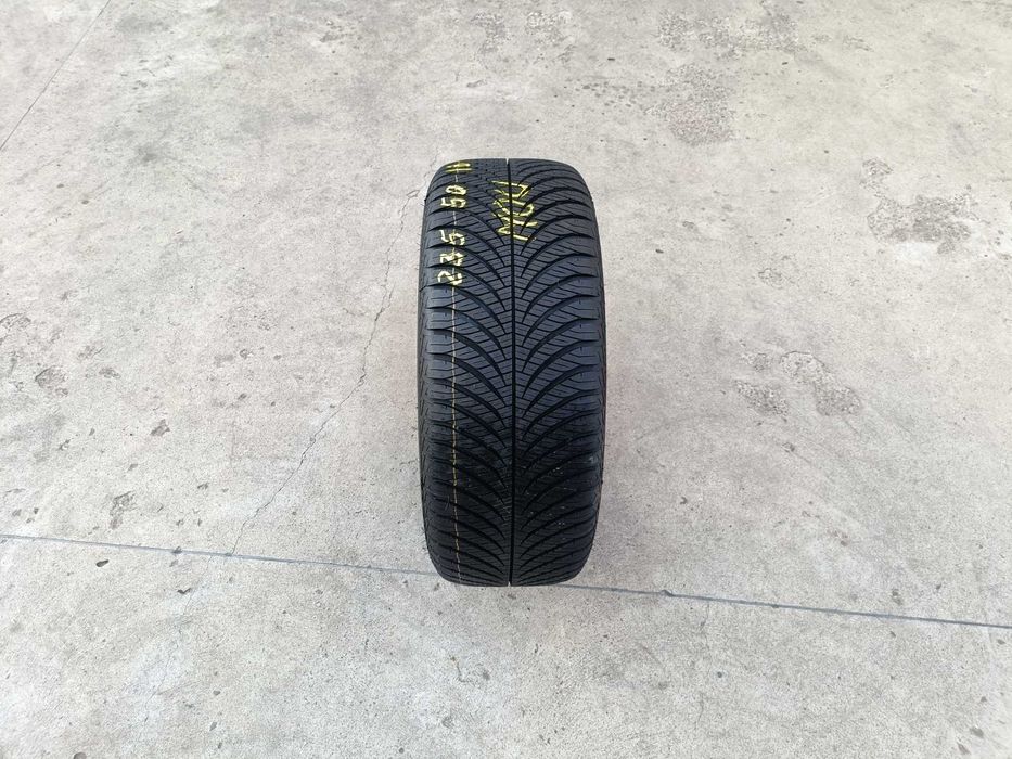 O anvelopa noua 235 50 18 goodyear vector 4 season