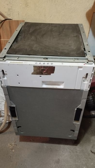 Съдомиялна за вграждане indesit