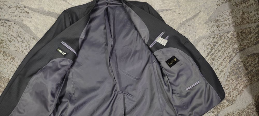 Продам мужские костюмы