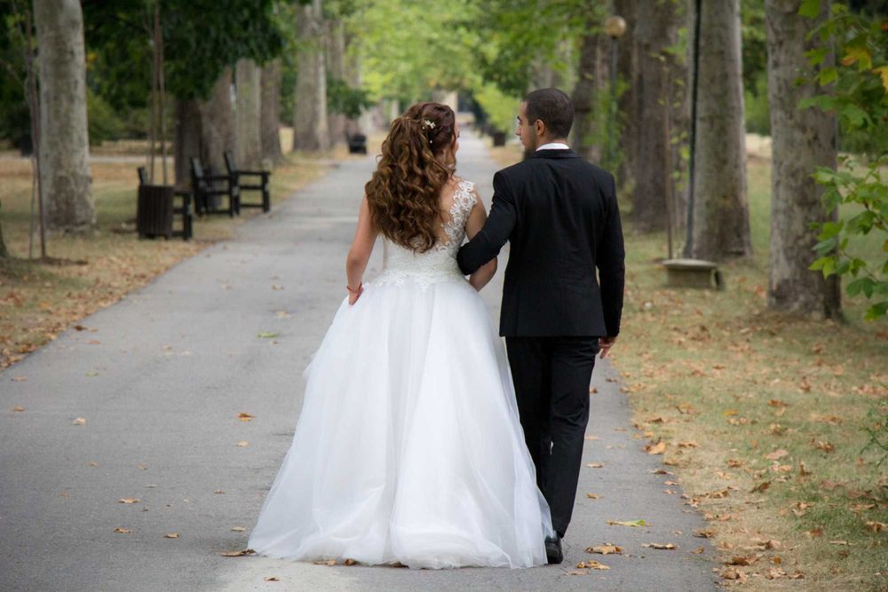 ФоторгаФски услуги (сватбена и портретна фотография)