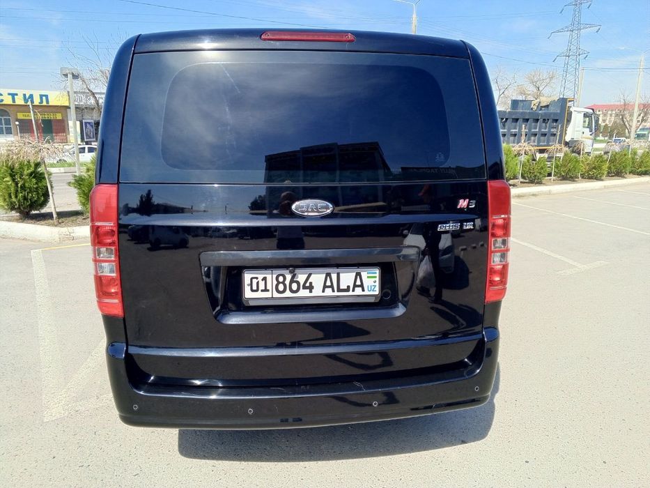 Tuy va marosimlar uchun avto xizmat 8 kishilik meneven