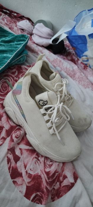 Биік красовки сатылады