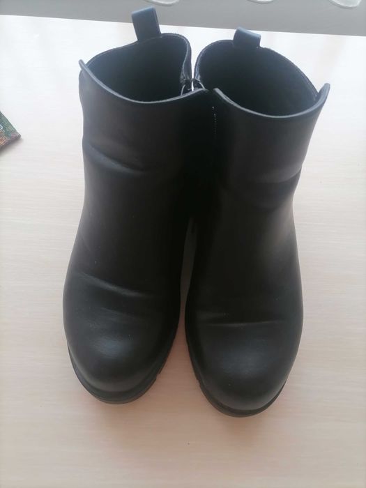 Дамски боти и ботуши