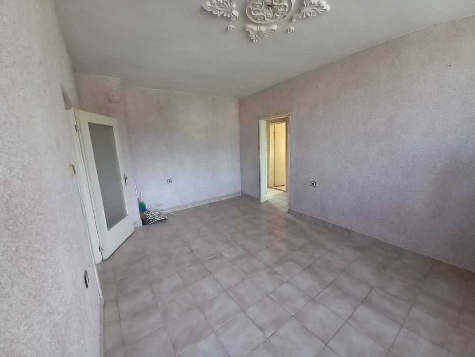 Продава се Тристаен апартамент в Разград, Бели Лом - 72 кв.м за 850 €/кв.м - Снимка #1