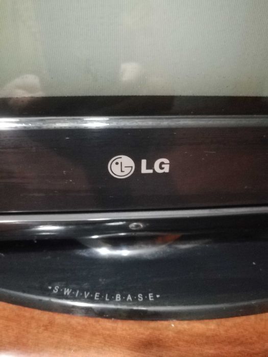Телевизор LG 21 в отличном состоянии.Можно с тюнером и тумбой.
