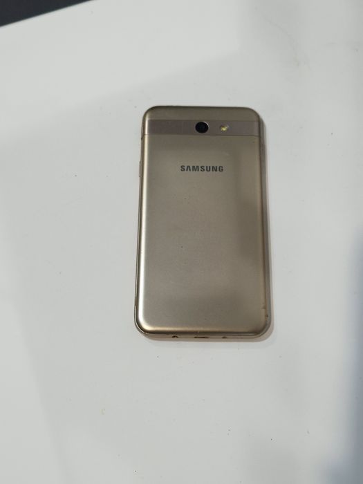 Telefon Samsung Galaxy J7 Prime.