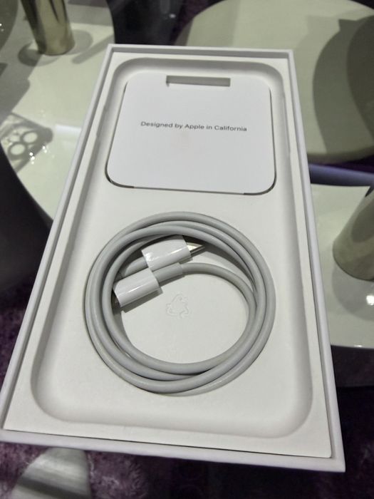 Продавам Iphone 11