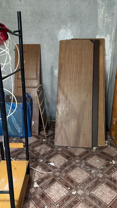 Бесплатно отдам от шкафа