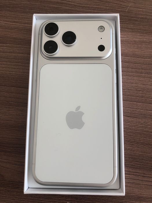 Продам IPhone 18 pro Max 1 tb