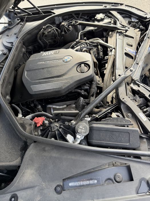 Bmw F10 Lci automat 520d 190 cai avariat lovit porneste- se deplasează