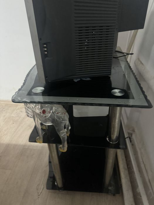 Телевизор с подставкой продается