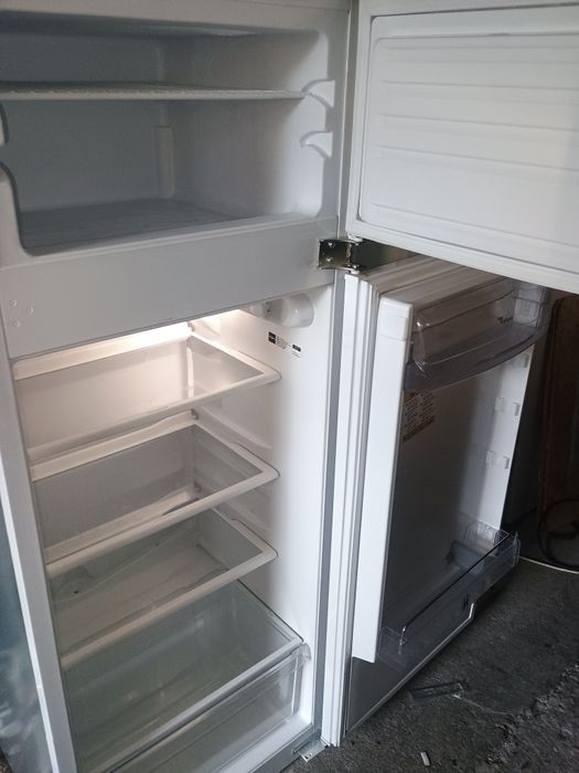 Frigider Whirlpool cu congelator 1,40 Austria