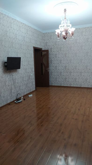 Болла учун акуратний яшийдигон. Гилам Соп койилган