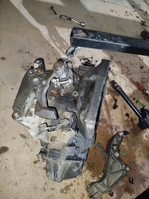 Vând motor și cutie de viteze Opel Zafira B 1.9 CDTI