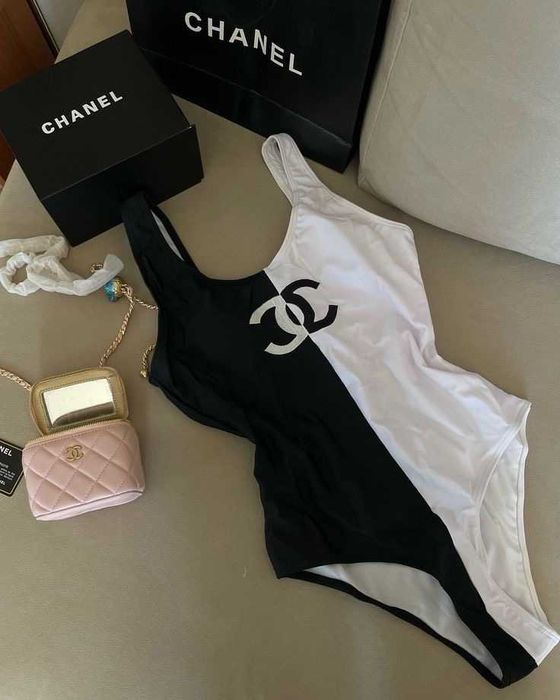черно бял бански на шанел нов с етикет и чантичка chanel