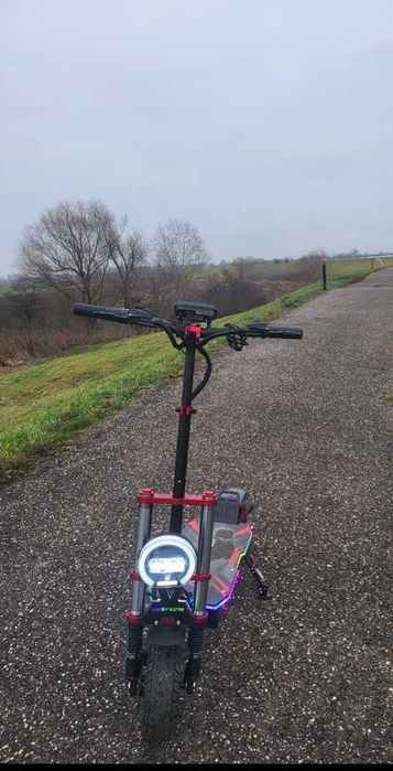 Vând E-Scooter electric Boyueda s5-11 cu asigurare făcută!!