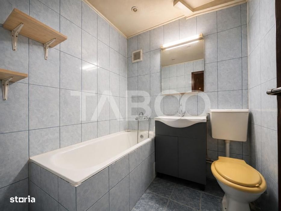 Apartament cu 3 camere decomandate balcon in zona Primaverii Manastur