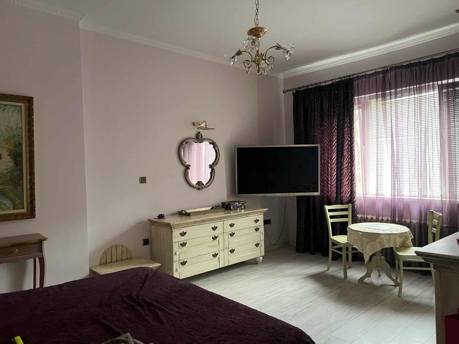 Дава се под наем Тристаен апартамент в София, Център - 130 кв.м за 1295.4 € - Снимка #10