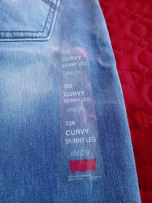 Продавам оригинални чисто нови дънки Levis
