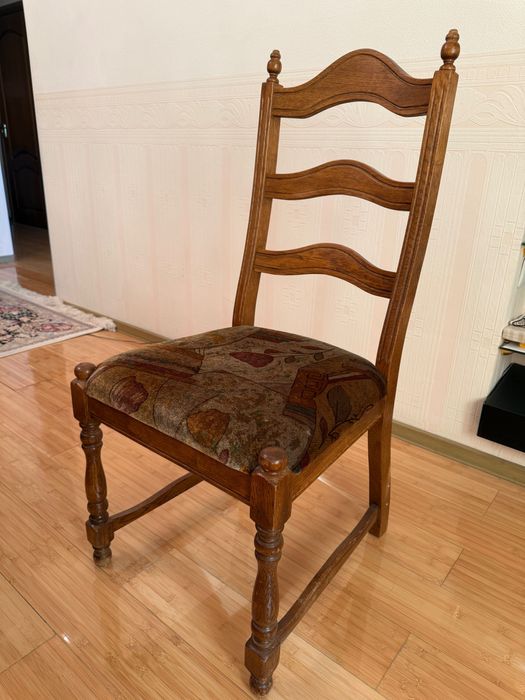 Стол со стульями