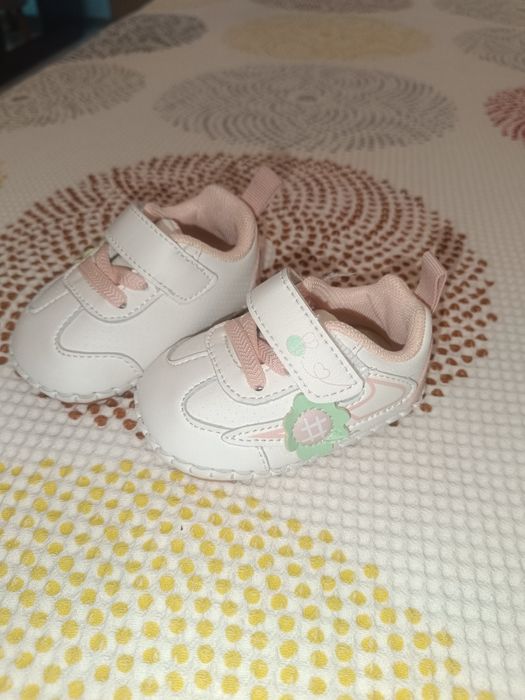 Продам обувь детскую