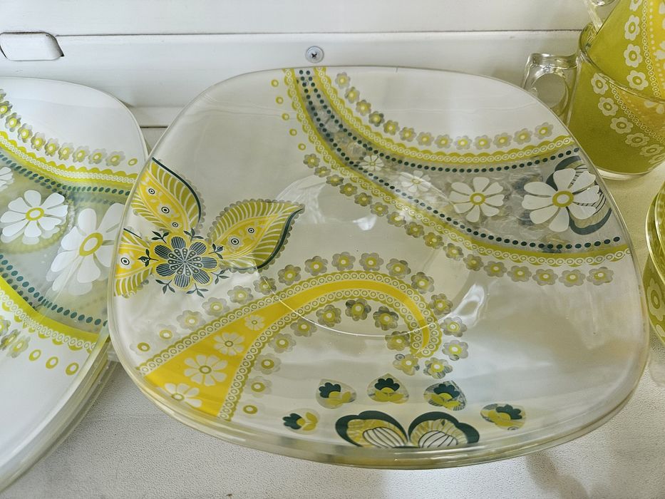 Продам красивый сервиз