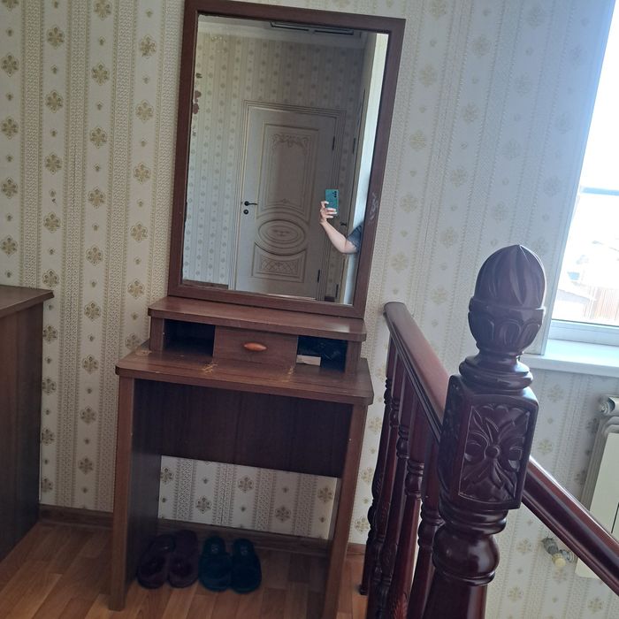 Продам туалетный столик