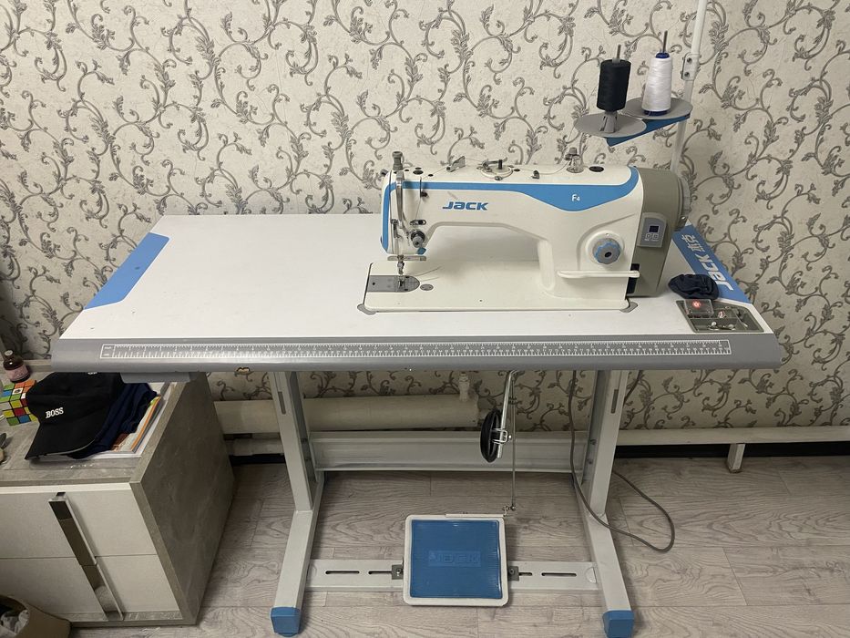 Швейная машина f4