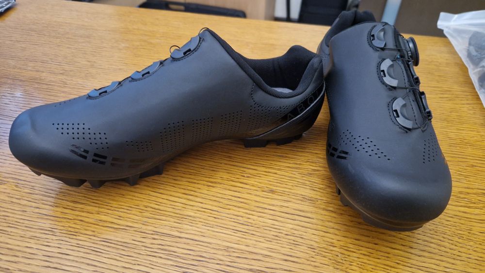 Велосипедные туфли Tabolo новые, чёрные.