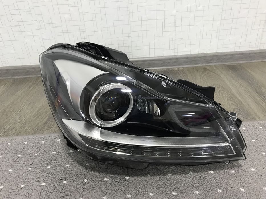 Мерседез Бенз 204 с передная фара