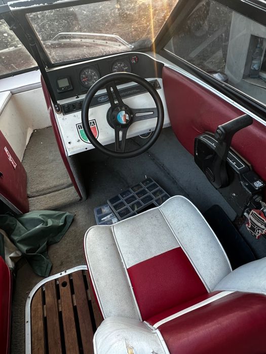 Лодка Sunbird SPL 150 с регистриран колесар и сонар