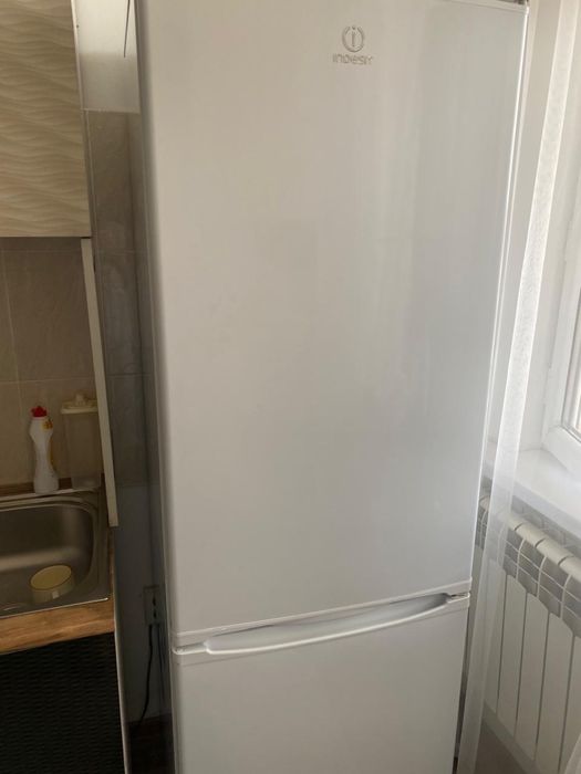 Холодильник Indesit