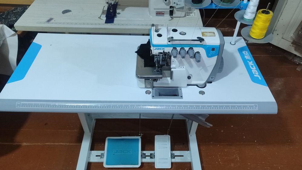 Продам оверлок в отличном состоянии