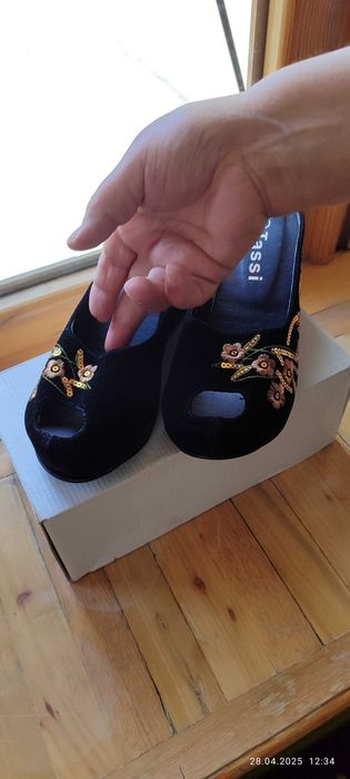 Тапочка дешевле отдам звоните , кому интересно