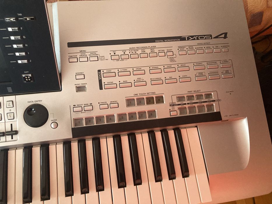 Orgă Yamaha Tyros 4