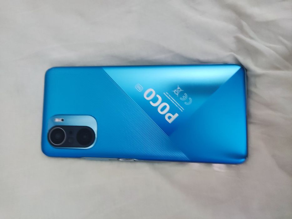 Продам смартфон Poco f3