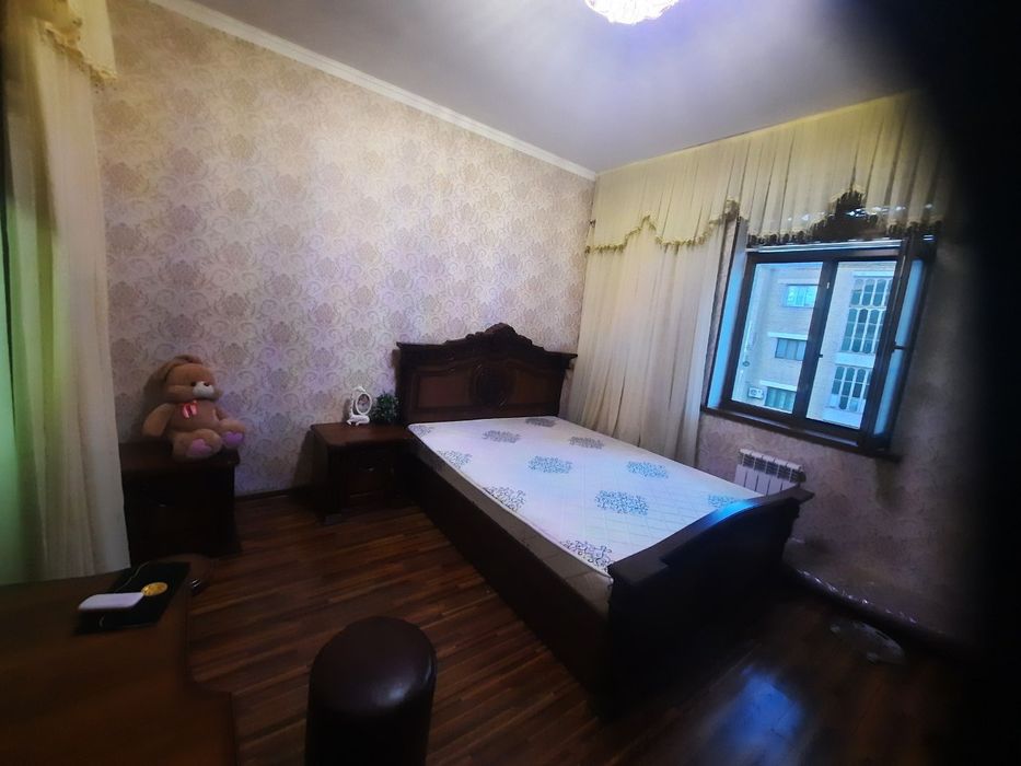 Tayyor domdan 3xonali kivartira sotiladi hamma jixozlari bilan