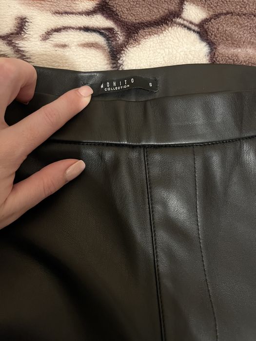 Pantaloni imitatie piele negrii