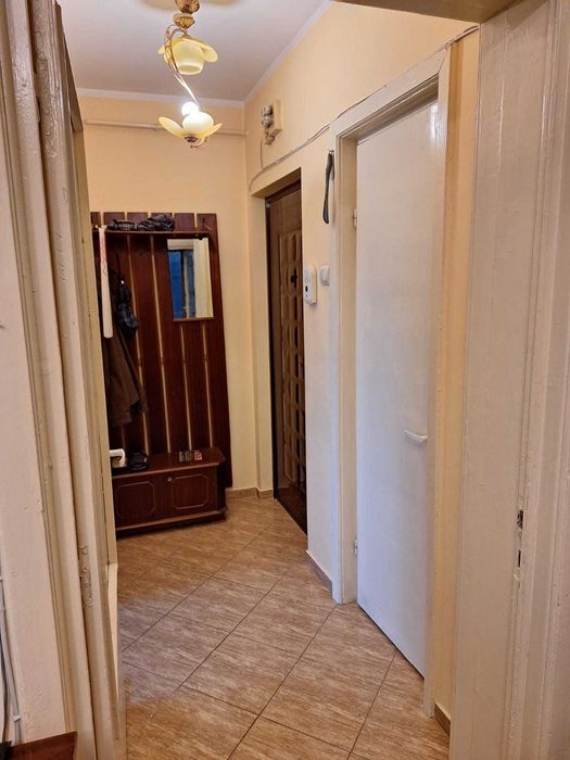 Proprietar vând apartament 2 camere zona Centrala bloc fara bulina