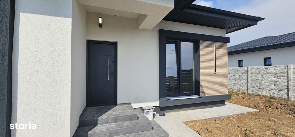 Casa 4 camere,panouri fotovoltaice,200 m de blv.