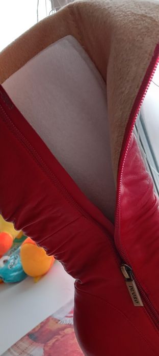 Продам сапожки женские