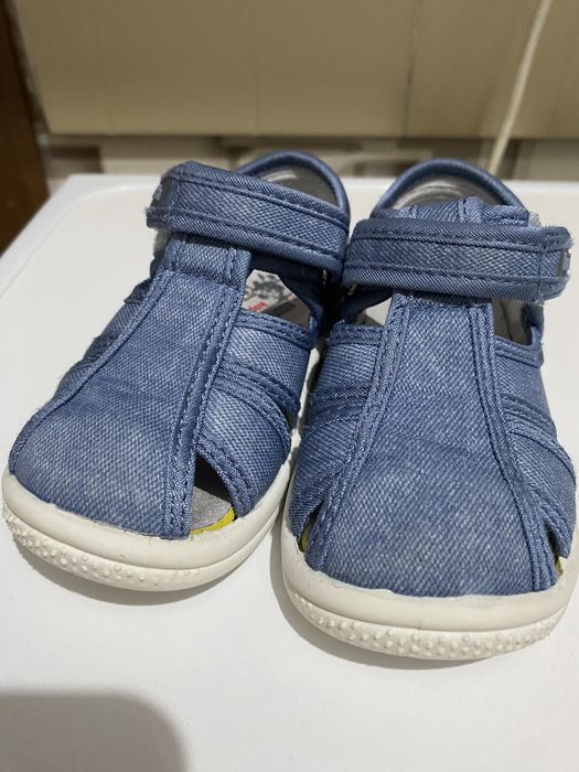 Продам детскую обувь 23 размер