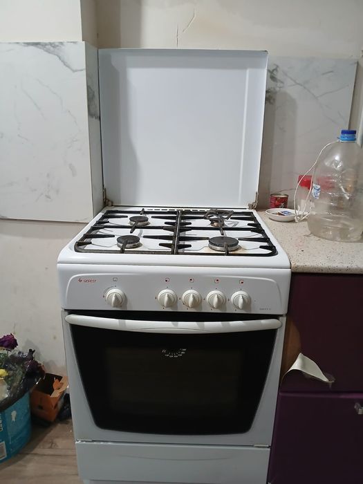 Продам газовую плиту