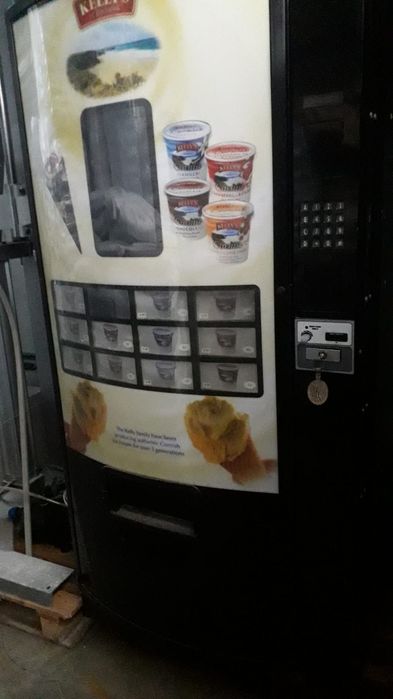 Вендинг машина за сладолед