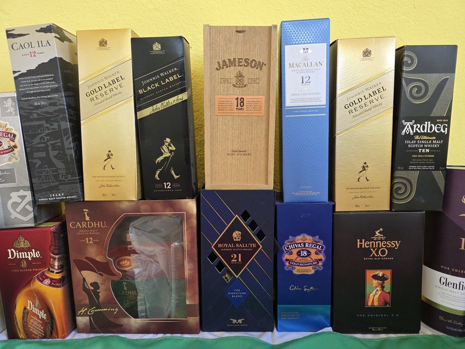 Празни бутилки от уиски