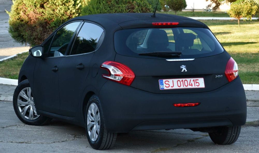 Peugeo 208 1.2 benzina, an 2015 , 112 000 km , rate , livrare, garantie