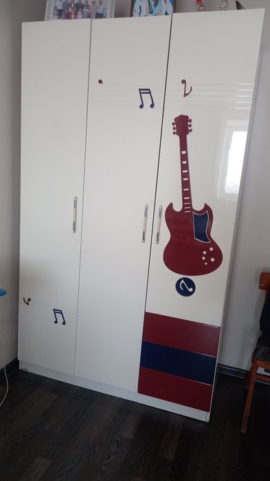 Кровать и шкаф срочно Ермекова 106/6