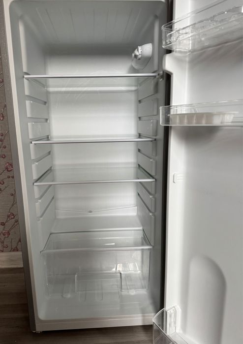 Продаю холодильник Leadbros Hd172S